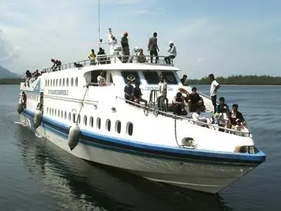 Sagori ship arriving at Waodeburi harbor